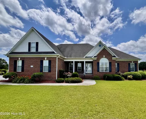 122 Challenge Club Dr, Clinton, NC 28328