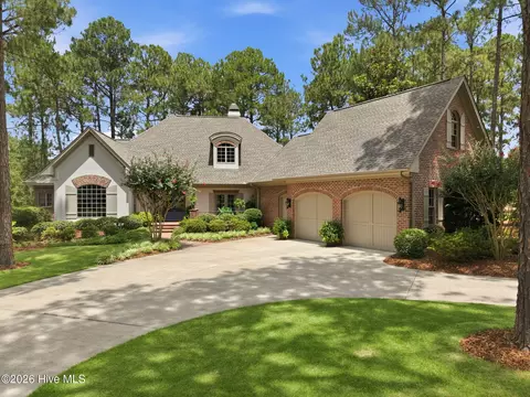 6 Augusta Dr, Southern Pines, NC 28387