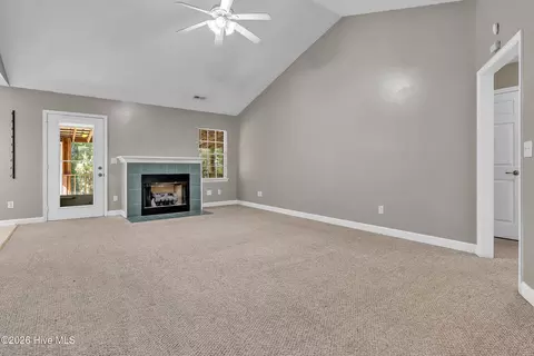 219 E Ivybridge Dr, Hubert, NC 28539 photo 7