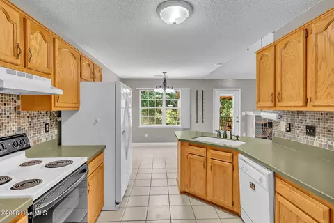 219 E Ivybridge Dr, Hubert, NC 28539 photo 18