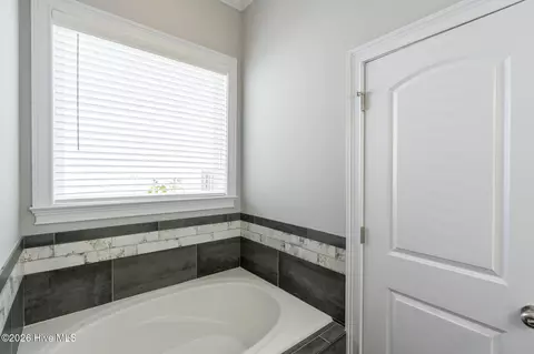 Bath - 530 Windermere St, Evans, GA 30809 photo 4 of 10