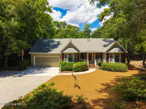 126 Loblolly Dr, Pine Knoll Shores, NC 28512