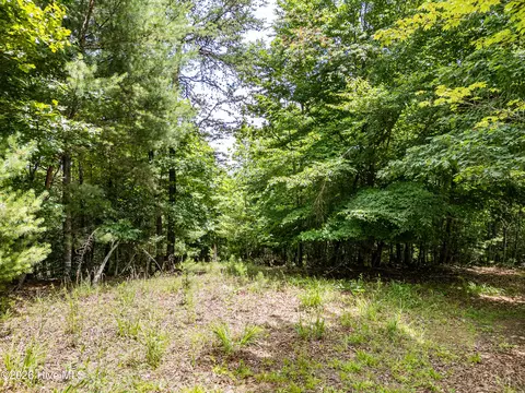 2 Stormy Rdg, Brasstown, NC 28902