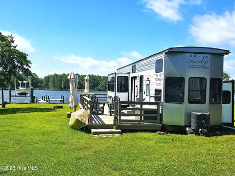 35 Memory Ln, Oriental, NC 28571