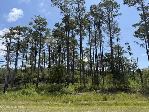 933 Crow Hill Rd, Beaufort, NC 28516