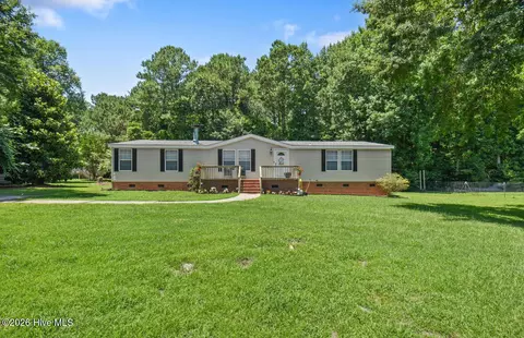 103 Indian Cave Dr, Richlands, NC 28574