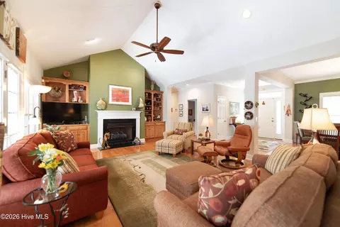 Living - 46 Whitehaven Dr, Pinehurst, NC 28374 photo 3 of 4