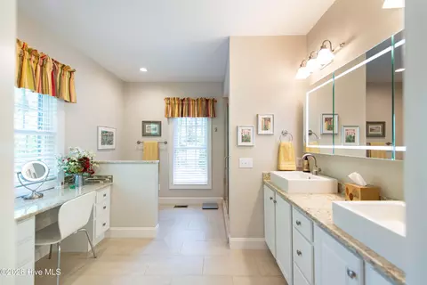 Bath - 46 Whitehaven Dr, Pinehurst, NC 28374 photo 2 of 11