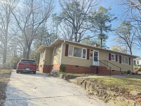 1003 Mohawk Ave, Fayetteville, NC 28303