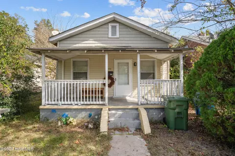 1115 S 6th St, Wilmington, NC 28401