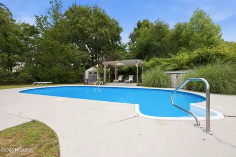 Exterior - 119 E Ivybridge Dr, Hubert, NC 28539 photo 7 of 10