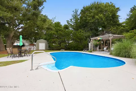 Exterior - 119 E Ivybridge Dr, Hubert, NC 28539 photo 5 of 10