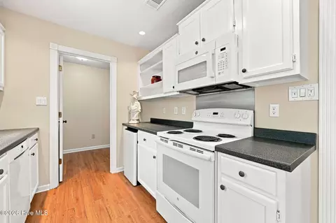 Kitchen - 119 E Ivybridge Dr, Hubert, NC 28539 photo 5 of 6