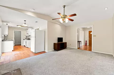 Living - 119 E Ivybridge Dr, Hubert, NC 28539 photo 2 of 3
