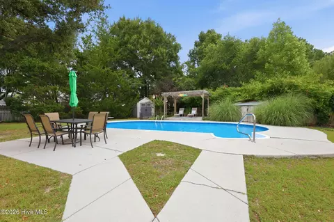 Exterior - 119 E Ivybridge Dr, Hubert, NC 28539 photo 6 of 10