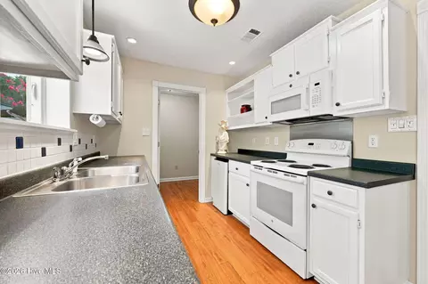 Kitchen - 119 E Ivybridge Dr, Hubert, NC 28539 photo 3 of 6