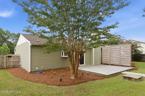 Exterior - 119 E Ivybridge Dr, Hubert, NC 28539 photo 8 of 10