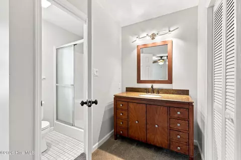 Bath - 119 E Ivybridge Dr, Hubert, NC 28539 photo 3 of 4