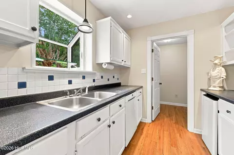Kitchen - 119 E Ivybridge Dr, Hubert, NC 28539 photo 2 of 6