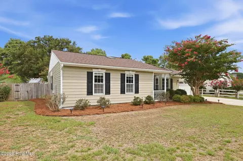 Exterior - 119 E Ivybridge Dr, Hubert, NC 28539 photo 1 of 10