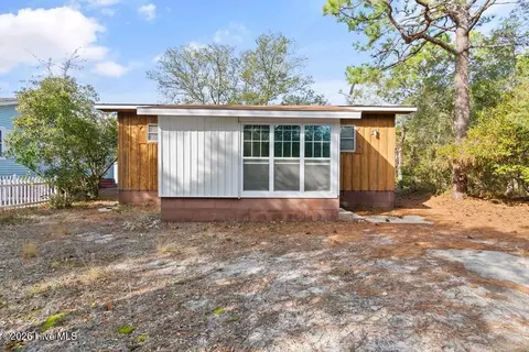 129 NE 18th St NE, Oak Island, NC 28465
