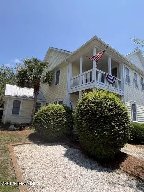 310 Marina View Dr, Southport, NC 28461