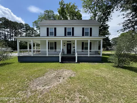 702 N Charlotte St, Washington, NC 27889