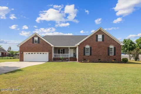 105 Pointe Dr, La Grange, NC 28551