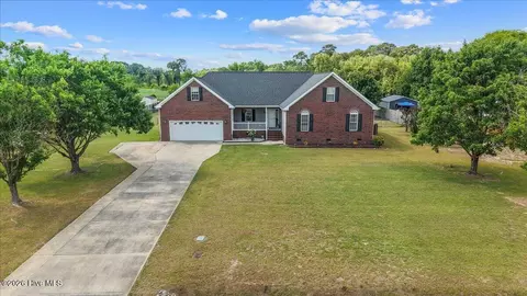 105 Pointe Dr, La Grange, NC 28551