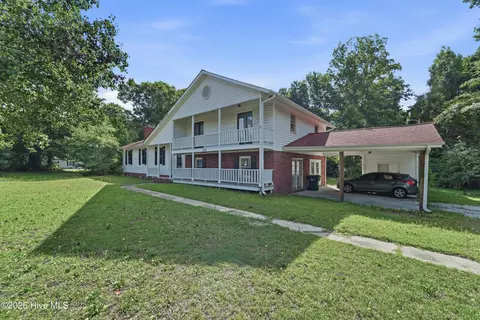 220 Edgewood Dr, Jacksonville, NC 28546