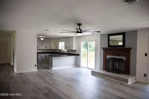 Living - 968 Boneville Rd, Thomson, GA 30824 photo 8 of 9