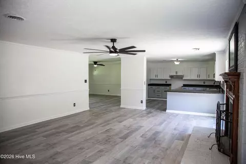 Living - 968 Boneville Rd, Thomson, GA 30824 photo 7 of 9