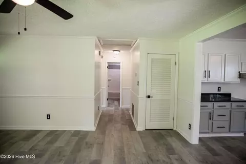 Entry Way - 968 Boneville Rd, Thomson, GA 30824 photo 2 of 4