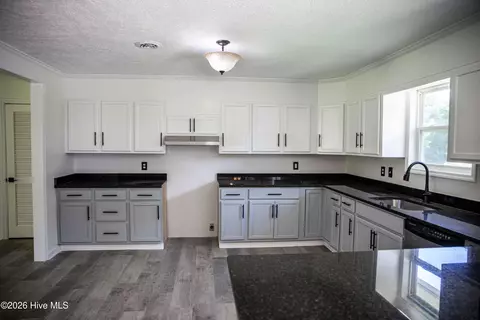 Kitchen - 968 Boneville Rd, Thomson, GA 30824 photo 2 of 2