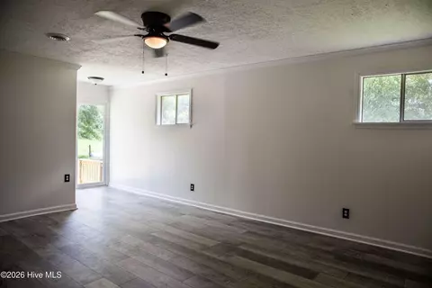 Living - 968 Boneville Rd, Thomson, GA 30824 photo 9 of 9