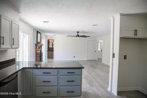 Living - 968 Boneville Rd, Thomson, GA 30824 photo 5 of 9