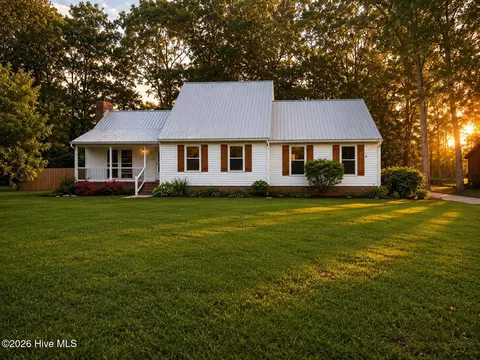 9 Cherokee Dr, Havelock, NC 28532