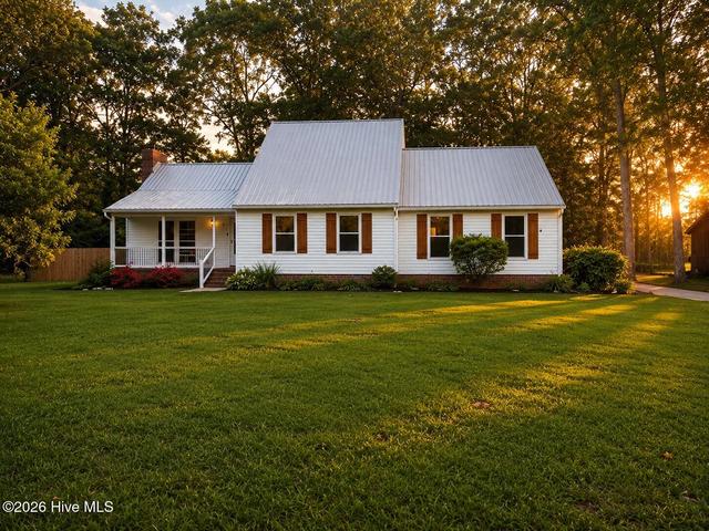 9 Cherokee Dr, Havelock, NC 28532