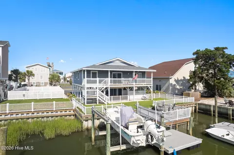 105 Starfish Dr, Holden Beach, NC 28462