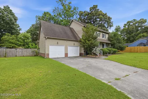 106 Broken Oak Ct, Jacksonville, NC 28540