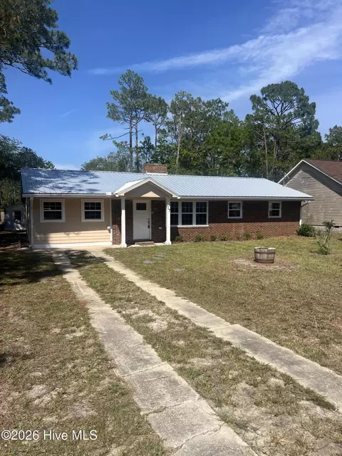 17 Burton Rd, Southport, NC 28461