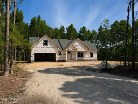 105 Young Rd, Coinjock, NC 27923