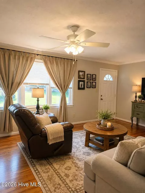 Living - 201 Shaw Rd, Hamlet, NC 28345 photo 2 of 3