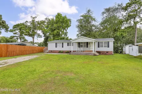 201 Blue Fan St, Surf City, NC 28445