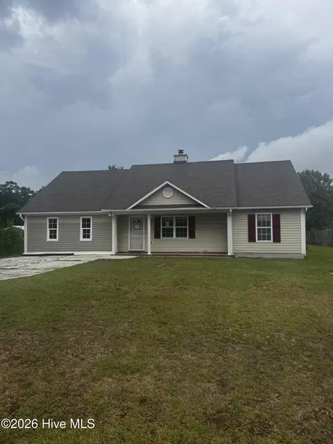 111 Quail Creek Dr, Hubert, NC 28539