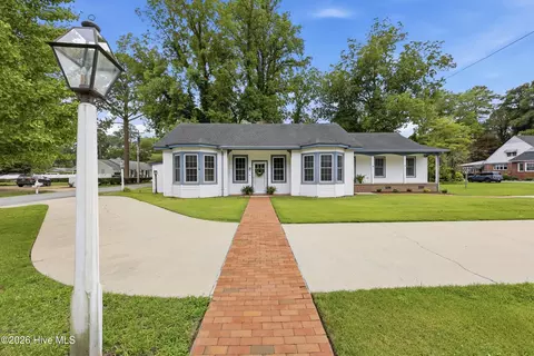 1615 Parkview Dr, Elizabeth City, NC 27909