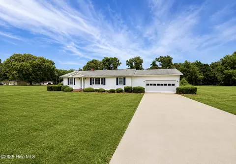 606 Darden Dr, Kinston, NC 28504