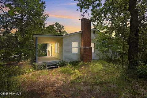 632 E Ocean Rd, Holly Ridge, NC 28445