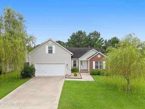 303 Brunswick Dr, Jacksonville, NC 28546