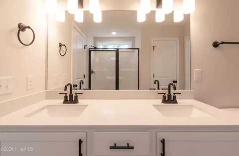 Bath - 574 Poppleton Dr, Hampstead, NC 28443 photo 4 of 6